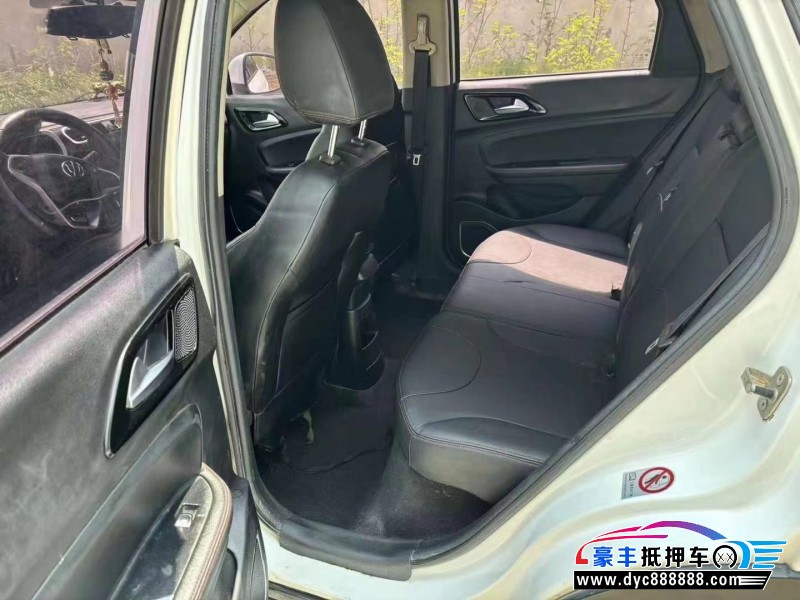 16年中华V3轿车抵押车出售