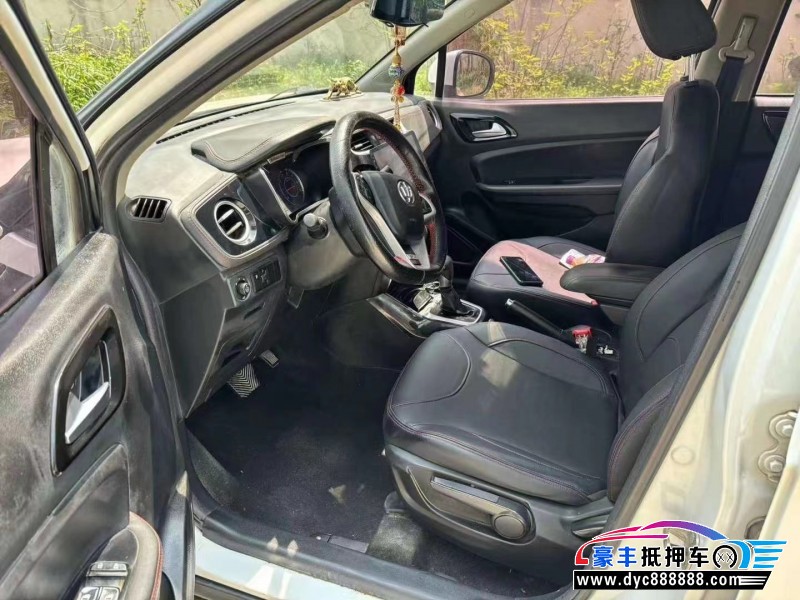 16年中华V3轿车抵押车出售