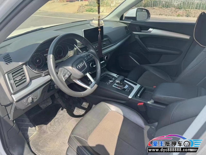 19年奥迪Q5轿车抵押车出售