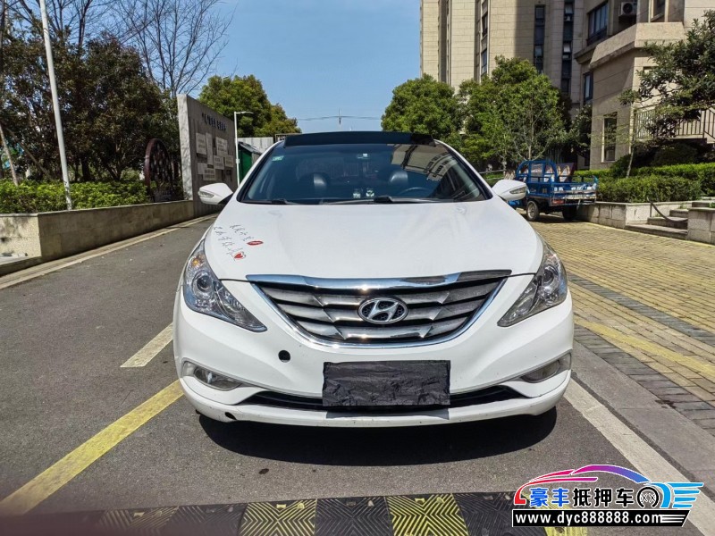 13年现代索纳塔轿车抵押车出售