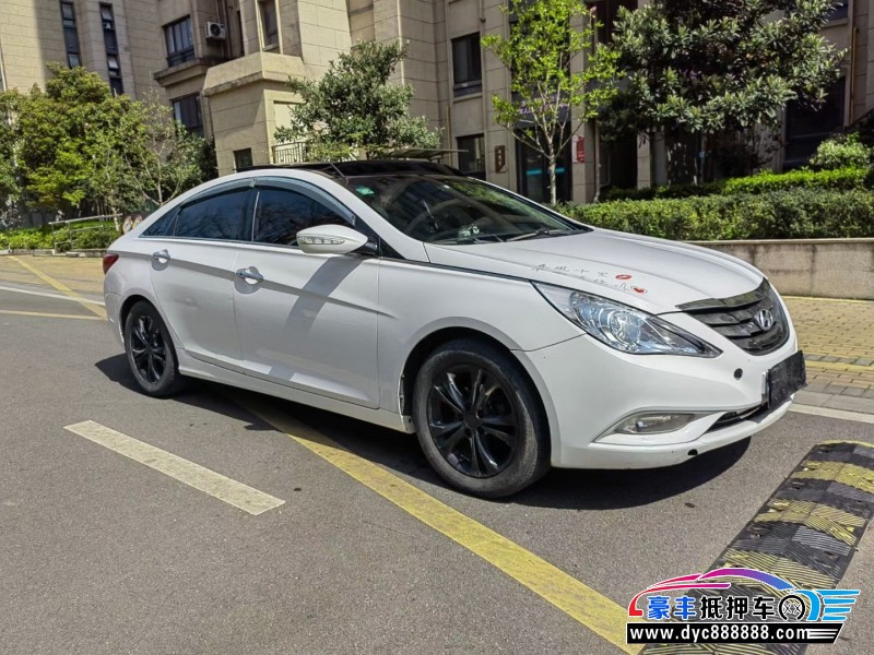 13年现代索纳塔轿车抵押车出售