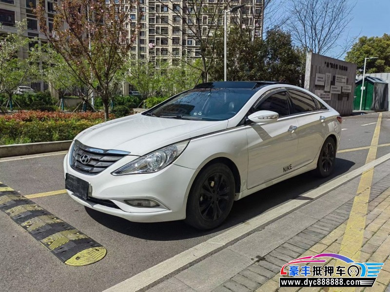 13年现代索纳塔轿车抵押车出售