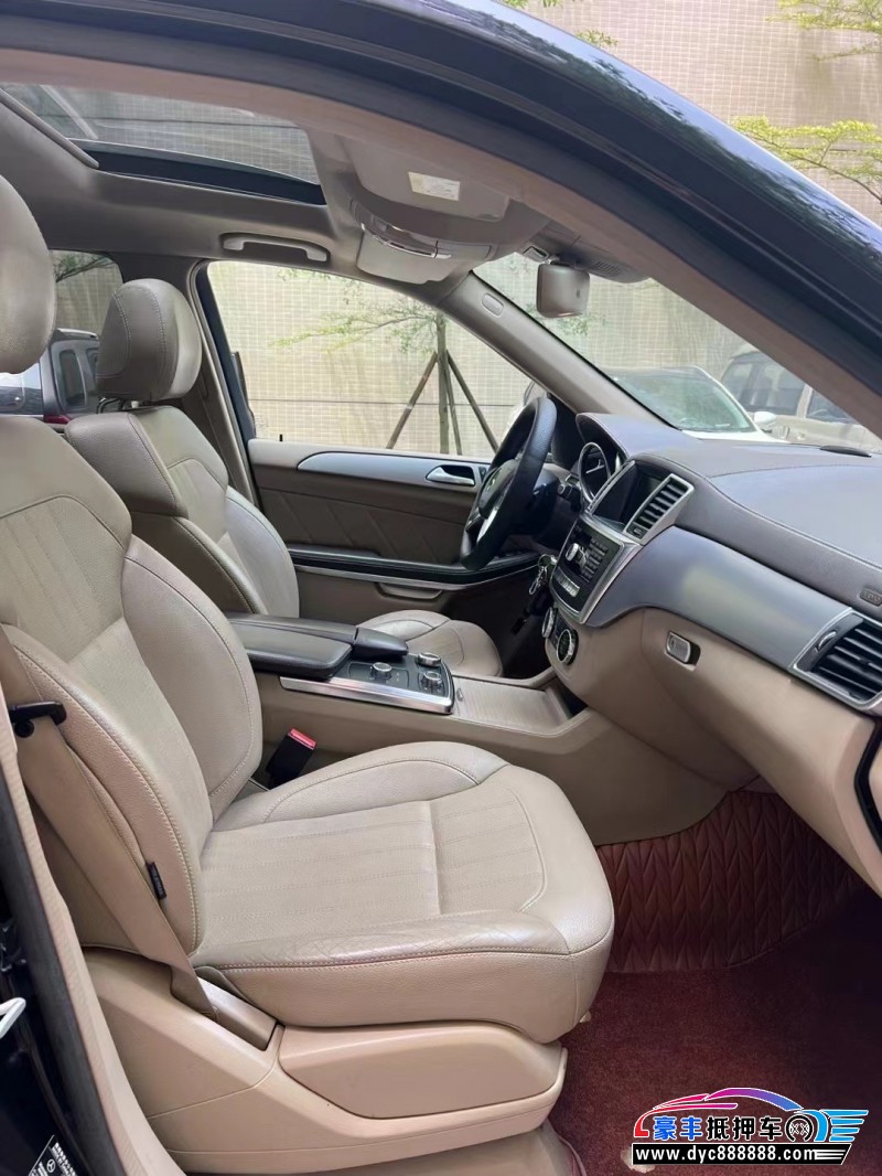 14年奔驰GL轿车抵押车出售