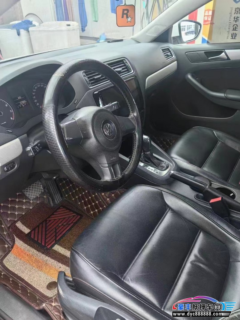 13年大众速腾轿车抵押车出售