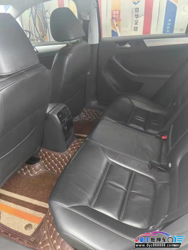 13年大众速腾轿车抵押车出售