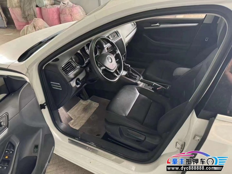 16年大众速腾轿车抵押车出售