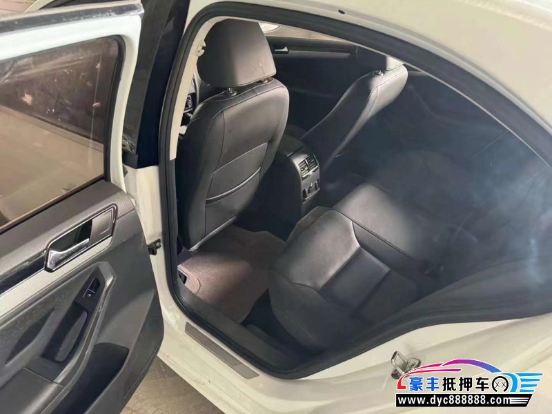 16年大众速腾轿车抵押车出售