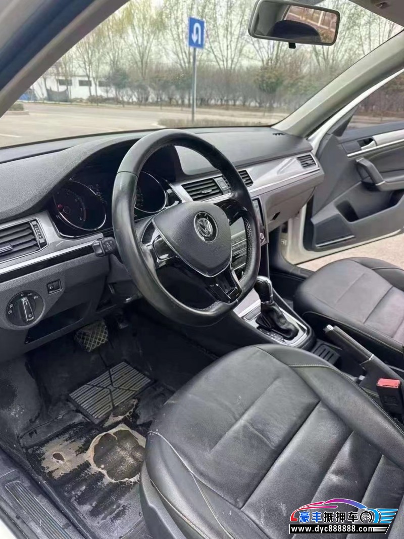 17年大众宝来轿车抵押车出售