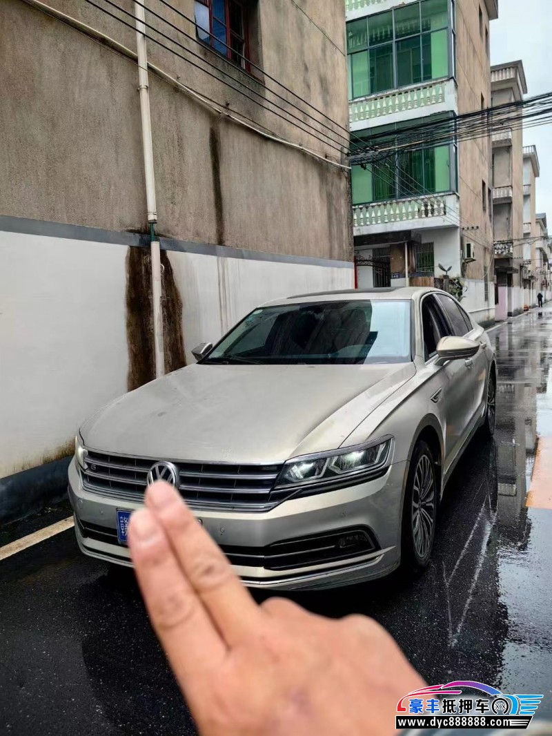 17年大众辉昂轿车抵押车出售