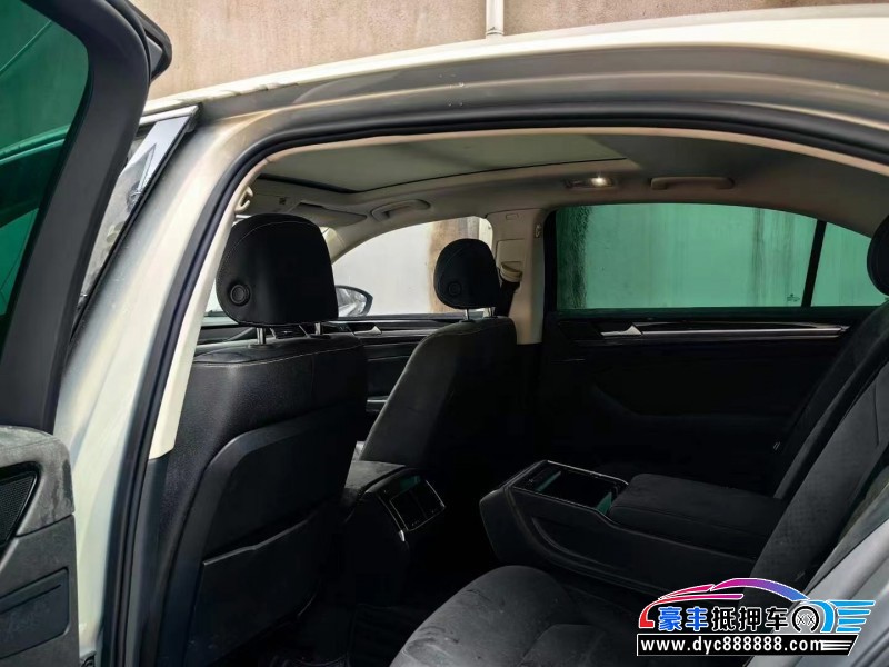 17年大众辉昂轿车抵押车出售