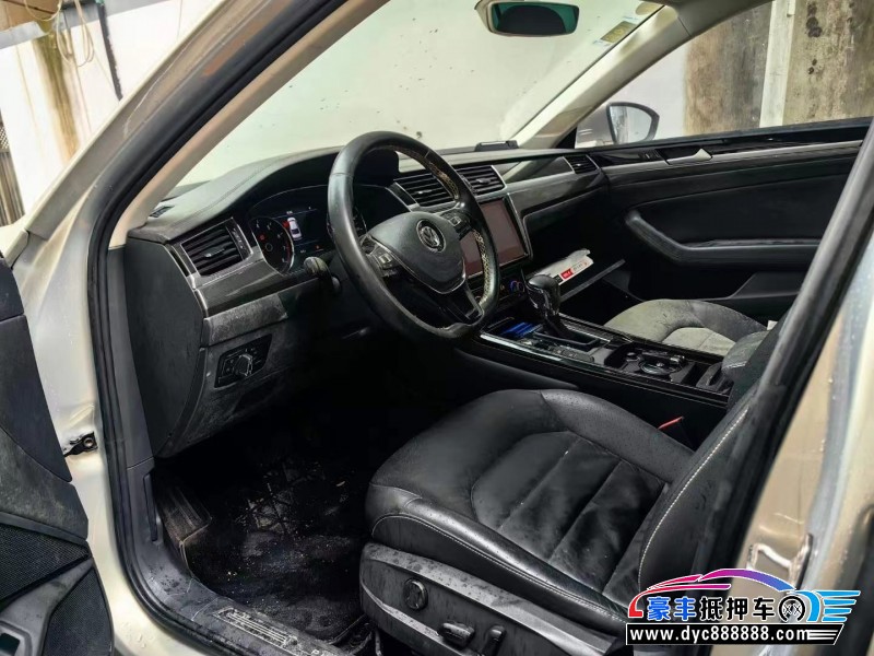 17年大众辉昂轿车抵押车出售