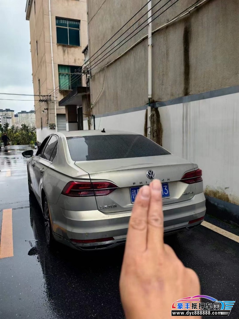 17年大众辉昂轿车抵押车出售