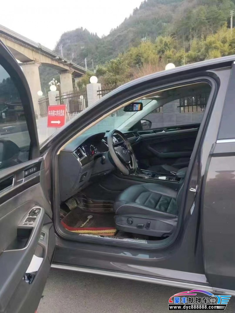 18年大众辉昂轿车抵押车出售