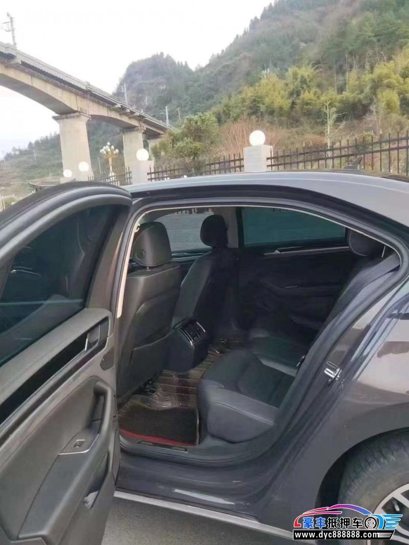 18年大众辉昂轿车抵押车出售