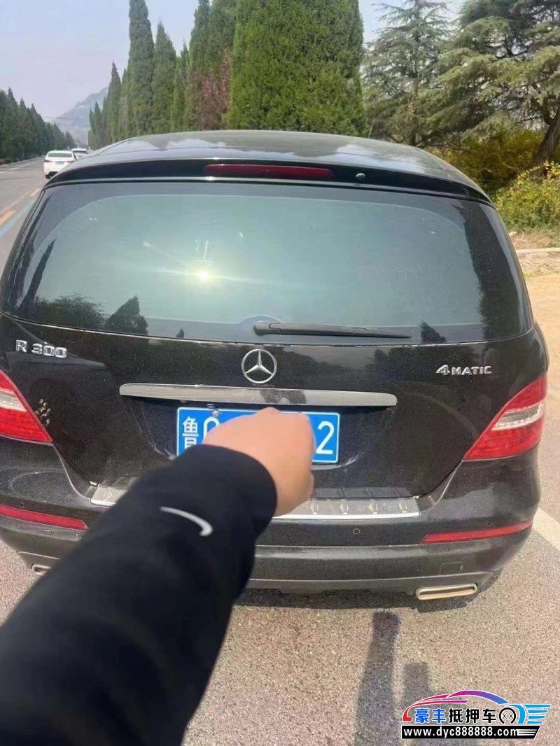 13年奔驰R轿车抵押车出售