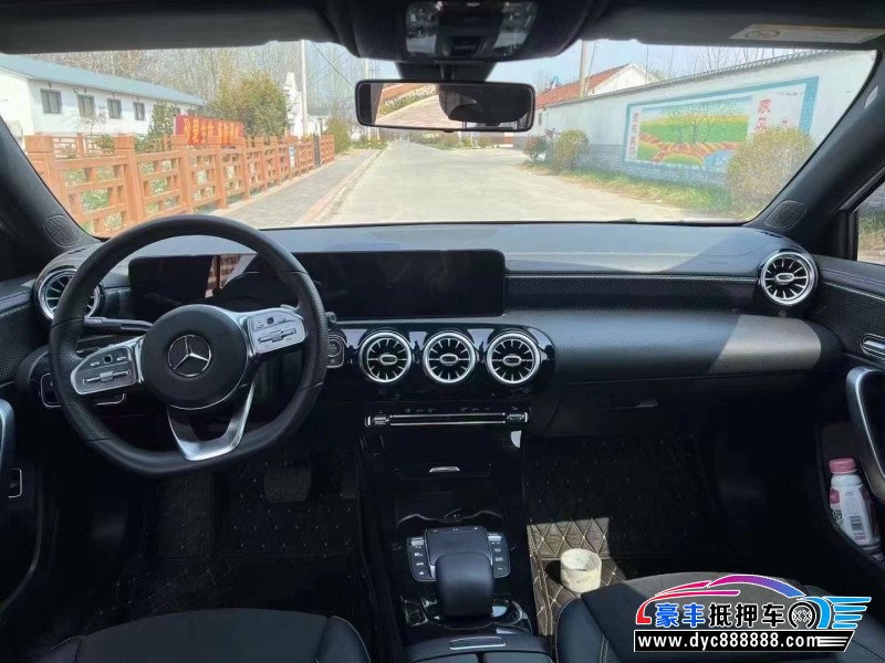 21年奔驰A轿车抵押车出售