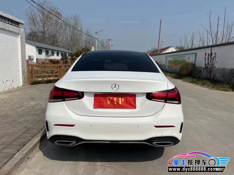 21年奔驰A轿车抵押车出售