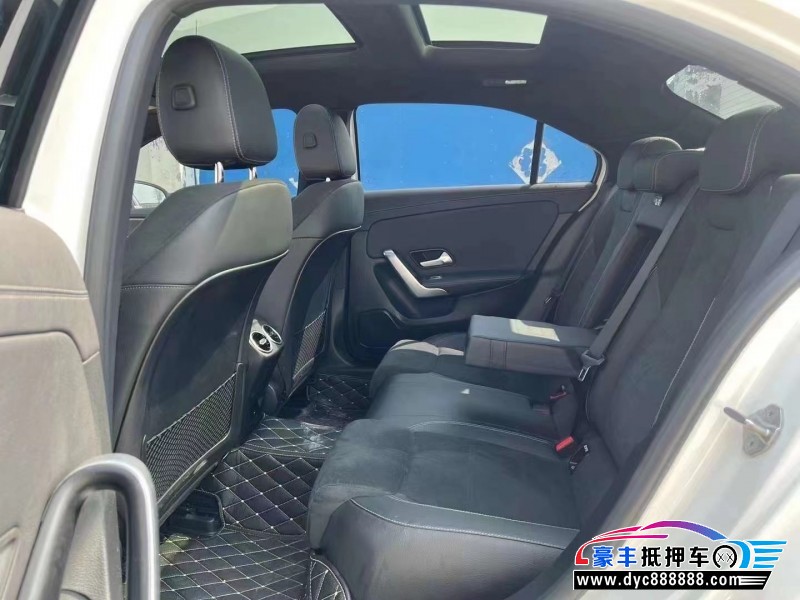 21年奔驰A轿车抵押车出售