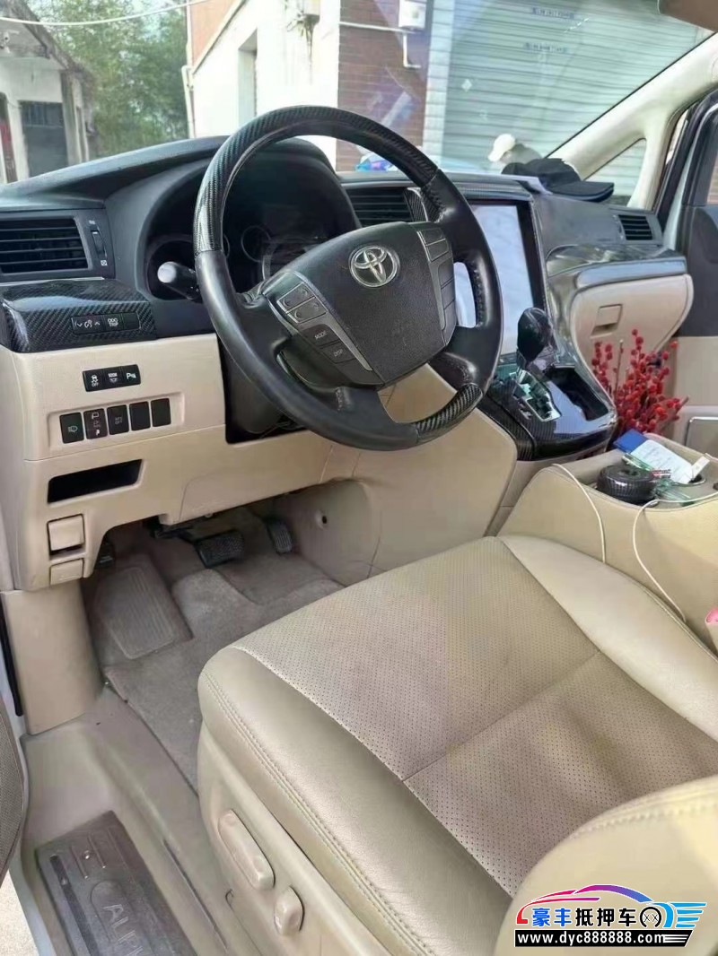 10年丰田埃尔法轿车抵押车出售