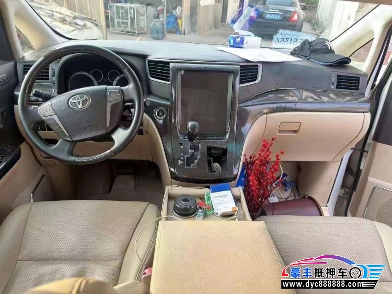 10年丰田埃尔法轿车抵押车出售