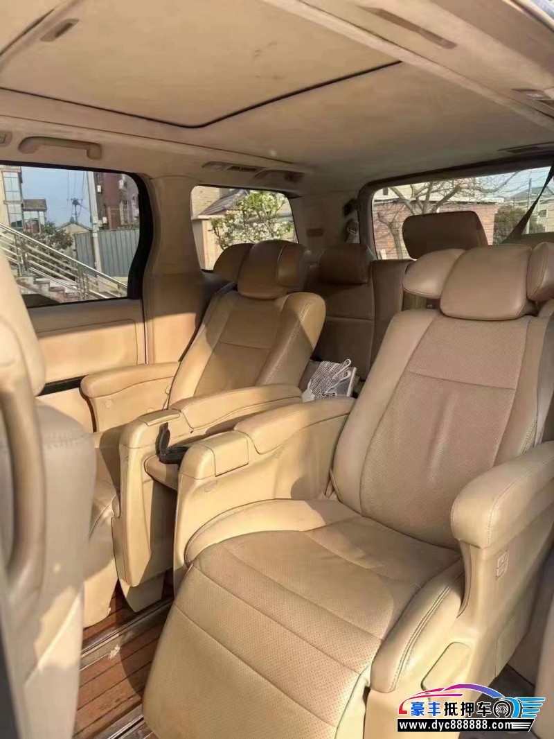 10年丰田埃尔法轿车抵押车出售