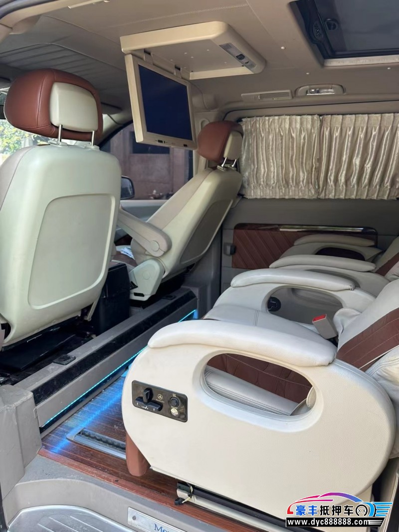 14年奔驰唯雅诺轿车抵押车出售