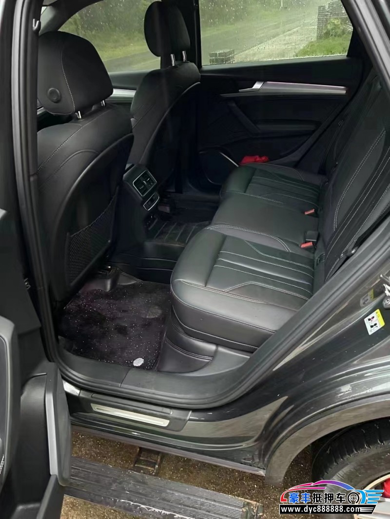 22年奥迪Q5轿车抵押车出售