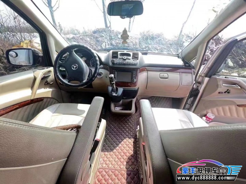 12年奔驰唯雅诺轿车抵押车出售