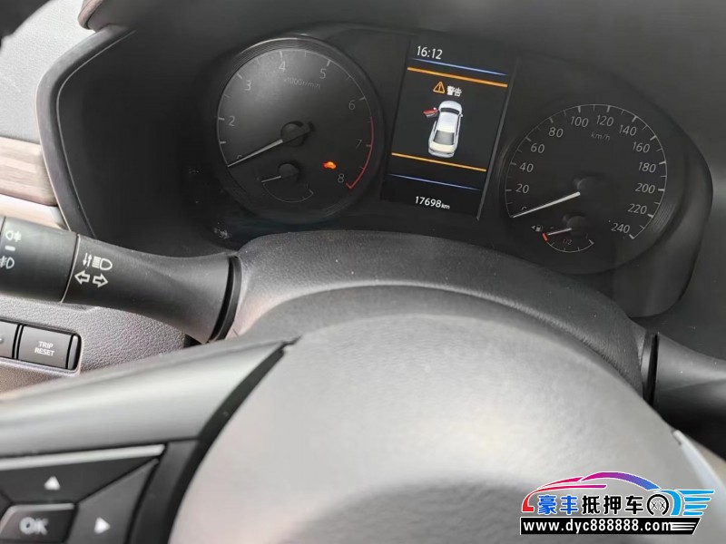 22年日产天籁轿车抵押车出售