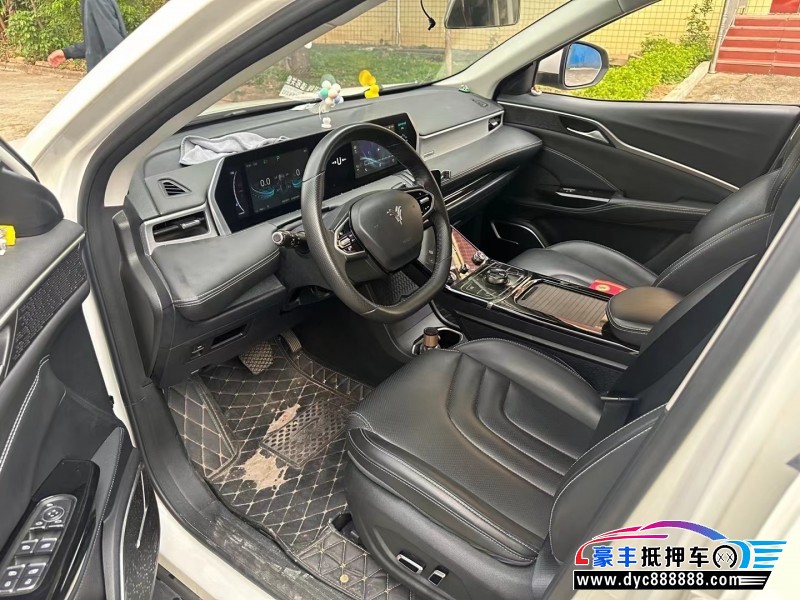 22年哪吒U轿车抵押车出售