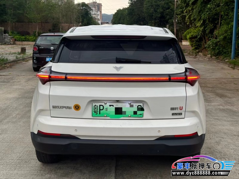 22年哪吒U轿车抵押车出售