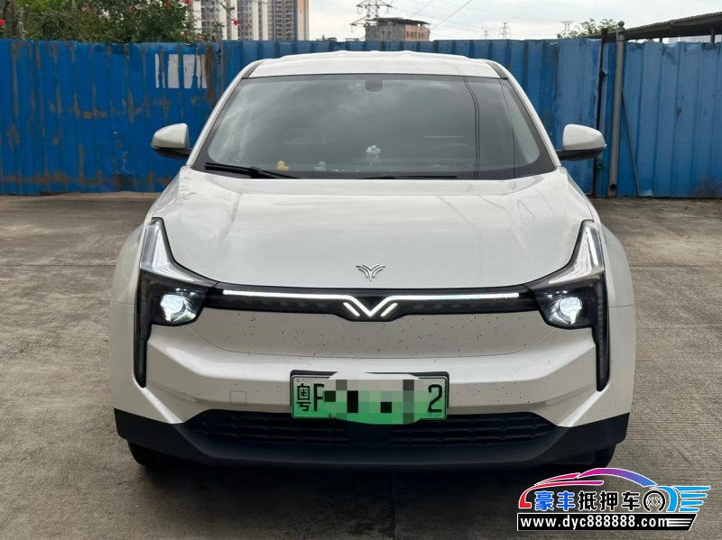 22年哪吒U轿车抵押车出售