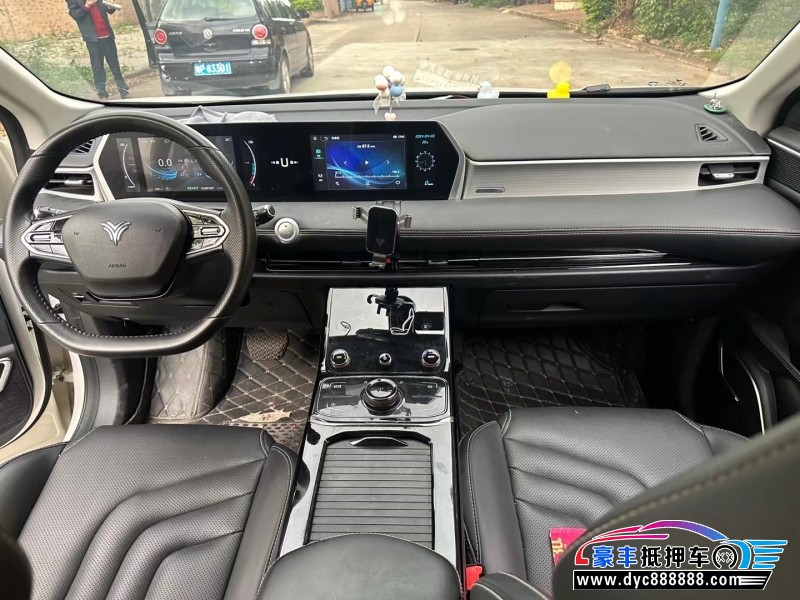 22年哪吒U轿车抵押车出售