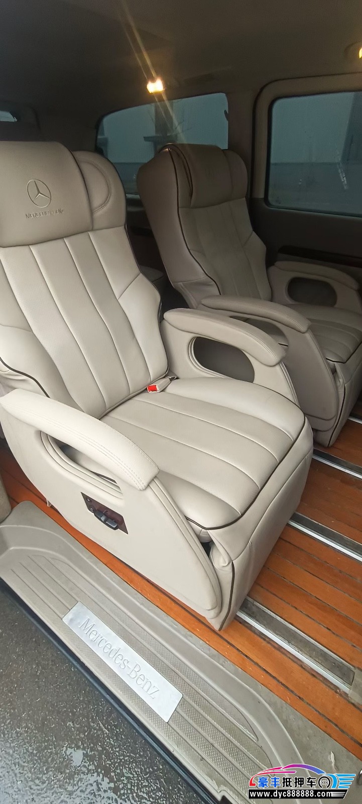 12年奔驰唯雅诺MPV抵押车出售