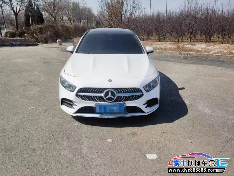 19年奔驰A轿车抵押车出售