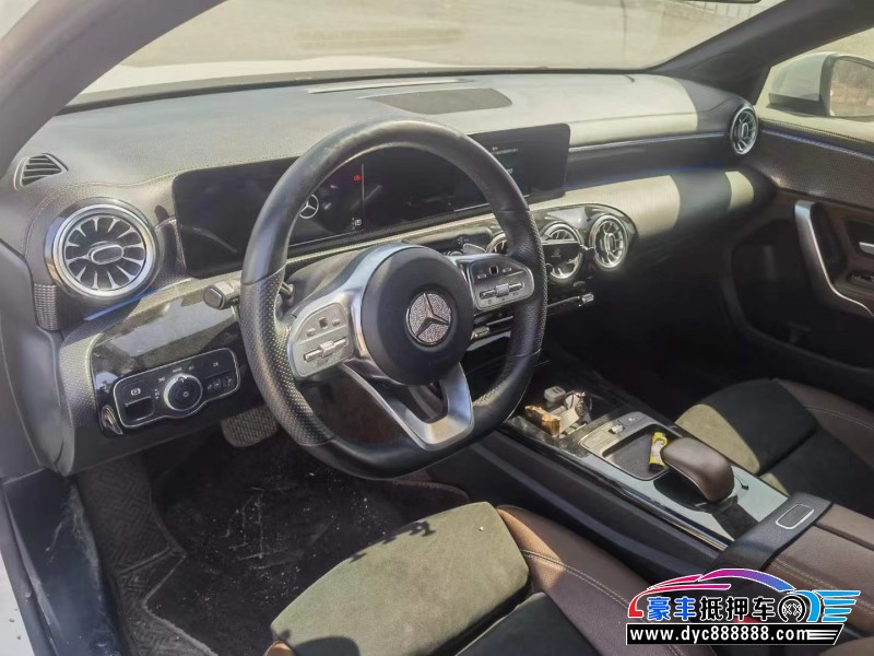 19年奔驰A轿车抵押车出售