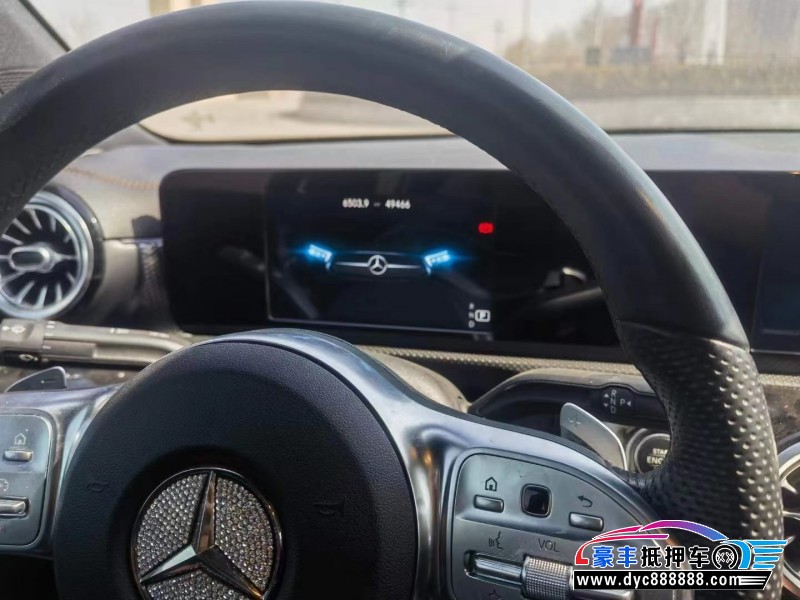 19年奔驰A轿车抵押车出售