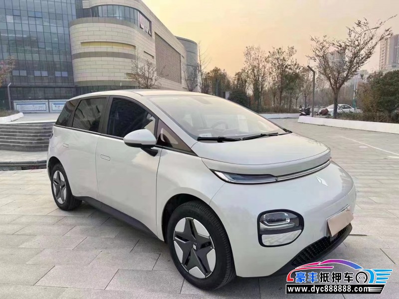 23年宝骏云朵轿车抵押车出售