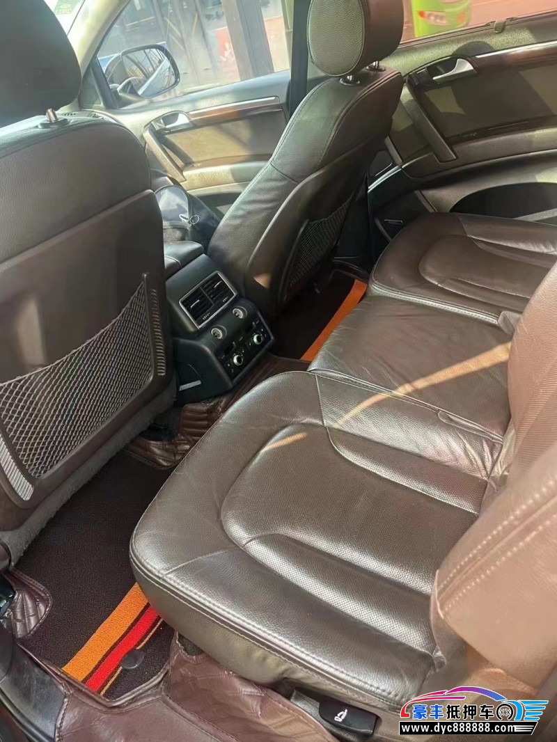 13年奥迪Q7轿车抵押车出售