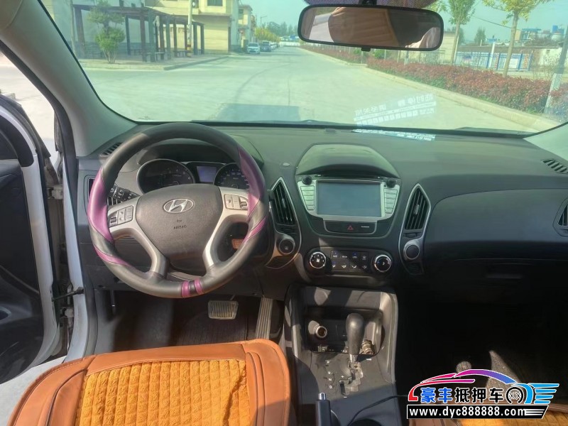 17年现代ix35轿车抵押车出售