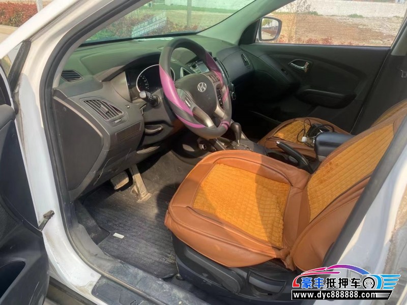 17年现代ix35轿车抵押车出售