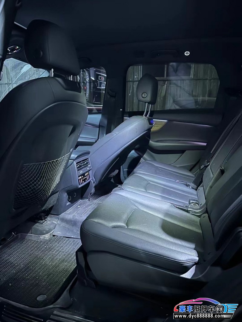 22年奥迪Q7轿车抵押车出售