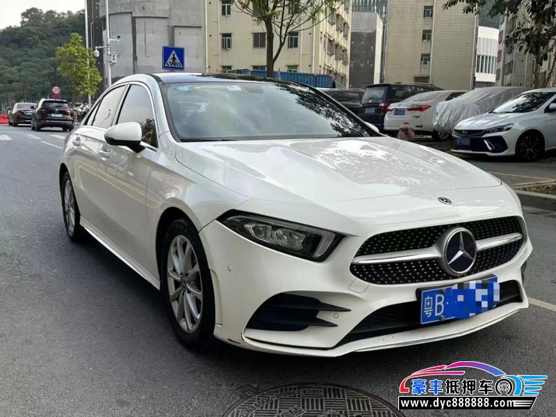 19年奔驰A轿车抵押车出售
