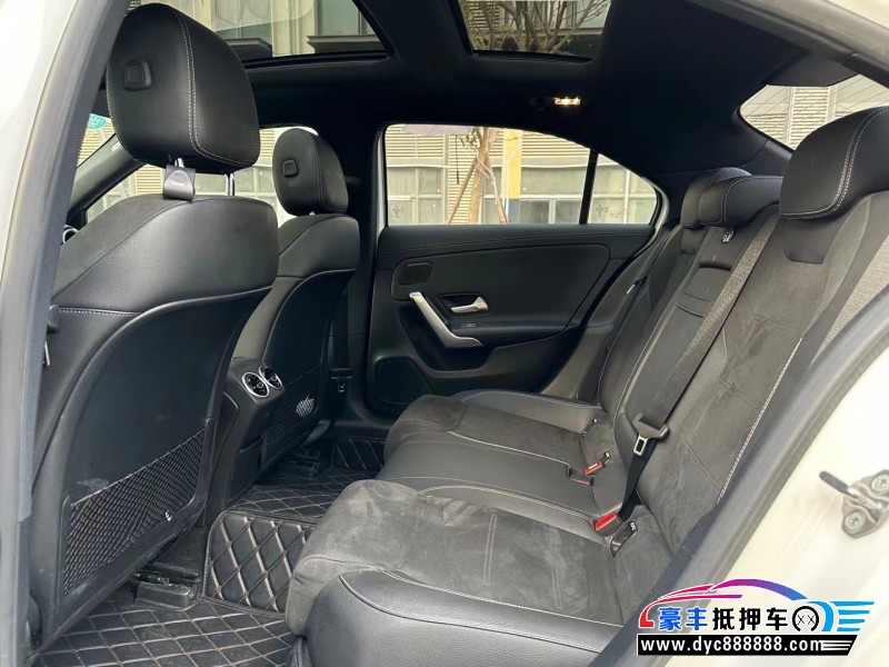 19年奔驰A轿车抵押车出售