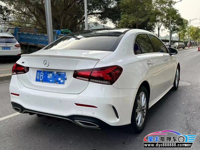 19年奔驰A轿车抵押车出售