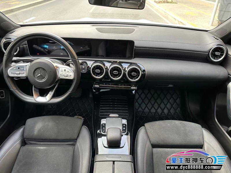 19年奔驰A轿车抵押车出售