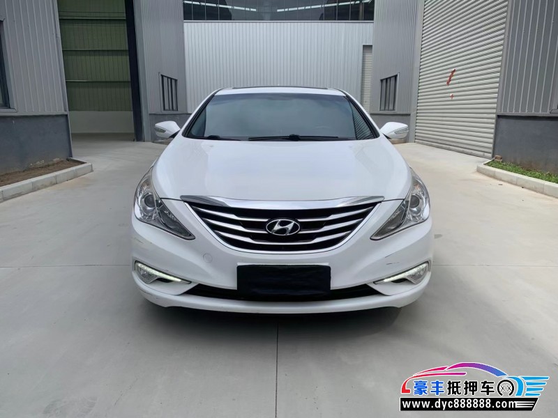 14年现代索纳塔轿车抵押车出售