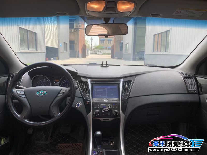 14年现代索纳塔轿车抵押车出售