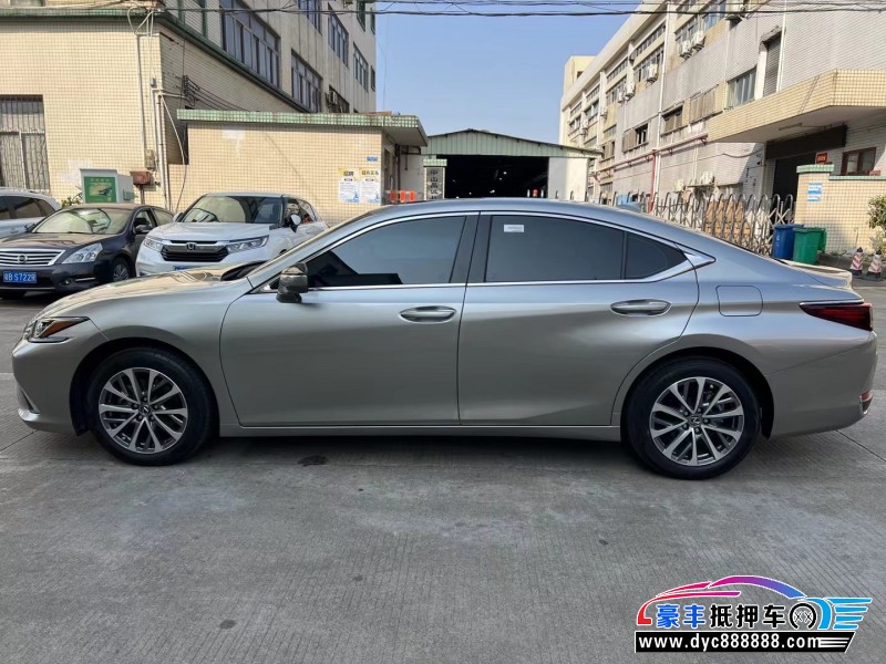 22年雷克萨斯ES轿车抵押车出售