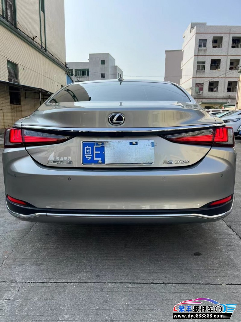 22年雷克萨斯ES轿车抵押车出售